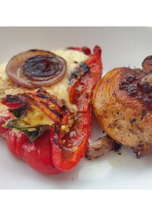 Una foto de Pollo con ajos a la manteca y morrón gratinado