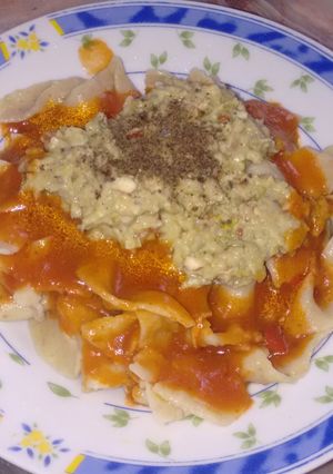 Una foto de Fideos caseros de sémola y arvejas. Con pesto de arvejas