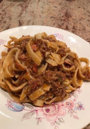 A picture of Bolognese sauce - ragù.