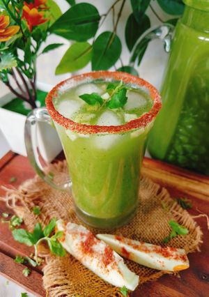 कच्चा आम पाइनएप्पल कूलर(raw mango, pineapple cooler recipe in Hindi) रेसिपी मुख्य फोटो