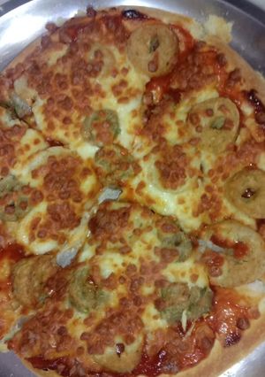 A picture of Chicken Pizza.