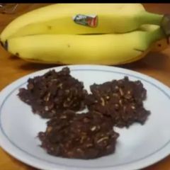 A picture of Skinny Chunky Monkey Cookies.