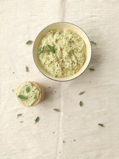 Una foto de Hummus de Zucchini
