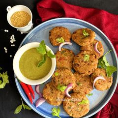 A picture of Sabudana Millet Vada.