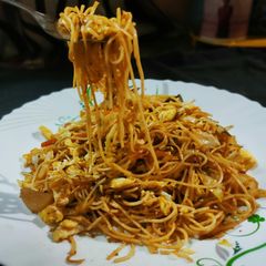 A picture of Egg chowmein.