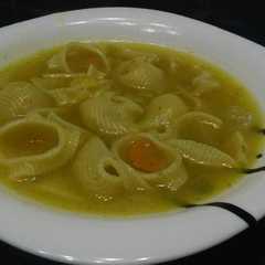 Una foto de Sopa de galets a la verdura