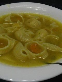 Una foto de Sopa de galets a la verdura