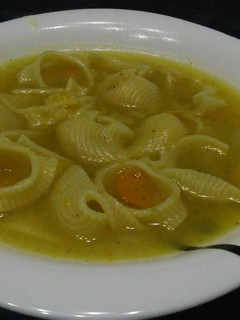 Una foto de Sopa de galets a la verdura