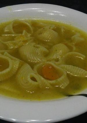 Una foto de Sopa de galets a la verdura