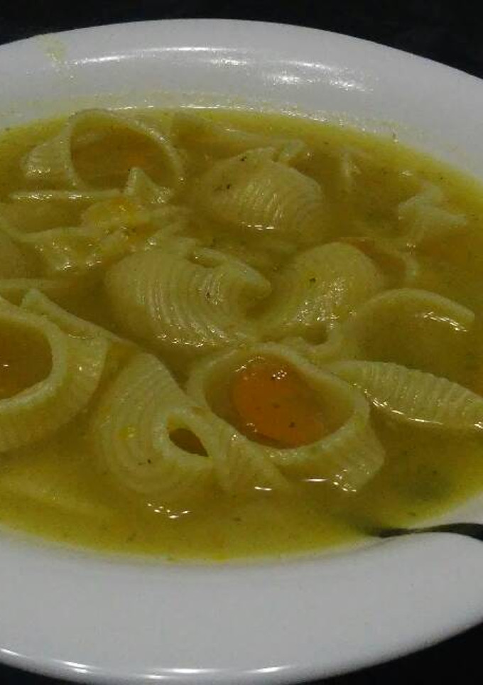 Una foto de Sopa de galets a la verdura