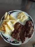 Yuca asada con carne