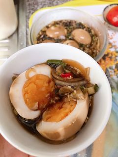 Hình của món Trứng hồng đào ngâm nước tương.