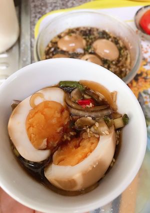 Hình của món Trứng hồng đào ngâm nước tương.