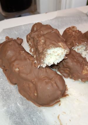 A picture of Bounty bars, omg😋😋😋.