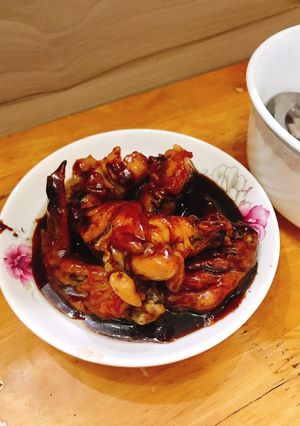 Hình của món Cánh gà om tương Hàn Quốc.