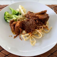A picture of Tagliatelle Chicken Hunglay Curry.