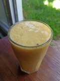 Licuado banana, pelones y almendras