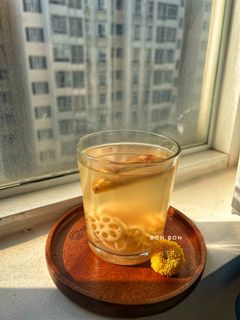 Hình của món Trà Gừng Củ Sen Ngừa Cảm Cúm.