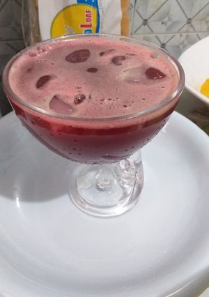 A picture of Beetroot and paineapple juice.
