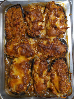 Una foto de Berenjenas rellenas de verdura, champiñones y carne picada bajas en calorías - Receta propia