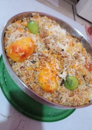 A picture of Chanay aloo ki biryani.