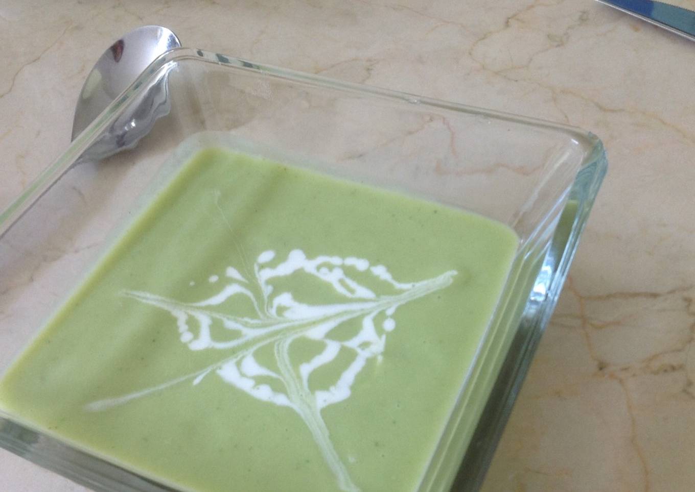 Sopa de aguacate