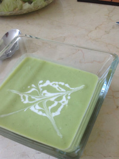 Una foto de Sopa de aguacate