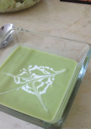 Una foto de Sopa de aguacate