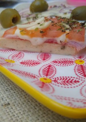 Una foto de Pizza con masa de pollo