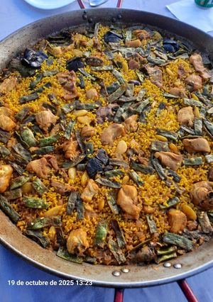 Una foto de Paella Valenciana