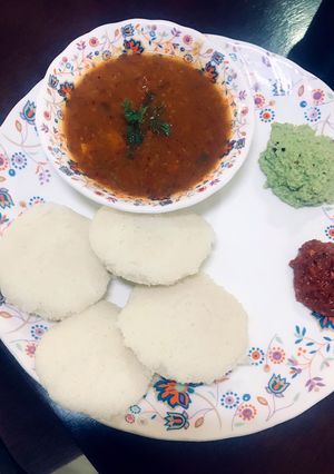 A picture of Idli.