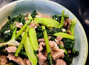Hình của món Cải làn xào thịt bê.