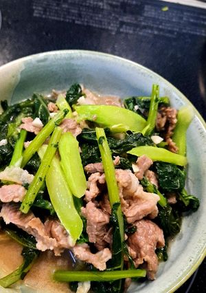 Hình của món Cải làn xào thịt bê.