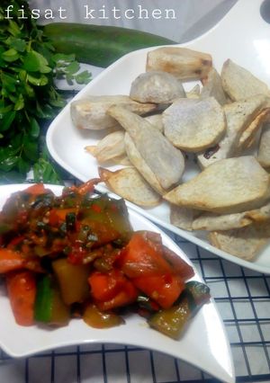 Soyayyen makani da sauce (fry cocoa yam) ainihin hoton girkin