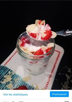 Une photo de Fromage blanc fraises amandes 🍓