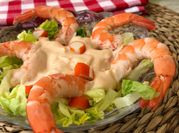 Una foto de copa de mariscos