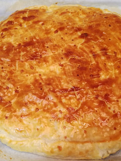 Una foto de Empanada de jamón york, bacon y queso