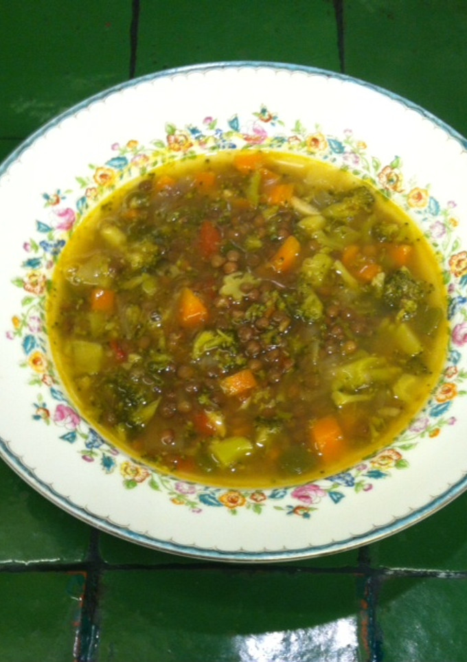 Una foto de Sopa de brócoli con lentejas