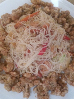 Una foto de Fideos Singapur con camarones rebozados