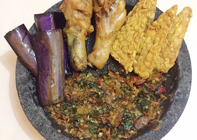 Standar Resep memasak Sambel Penyetan Sederhana pedas gurih yang nikmat