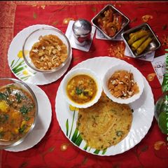 A picture of Halwa paratha platter.