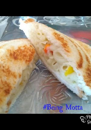 A picture of Cheese macaroni toast sandwich.