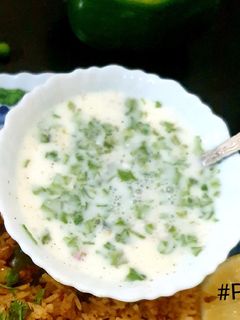 प्याज खीरा का रायता(pyaz kheera ka raita recipe in hindi) रेसिपी मुख्य फोटो