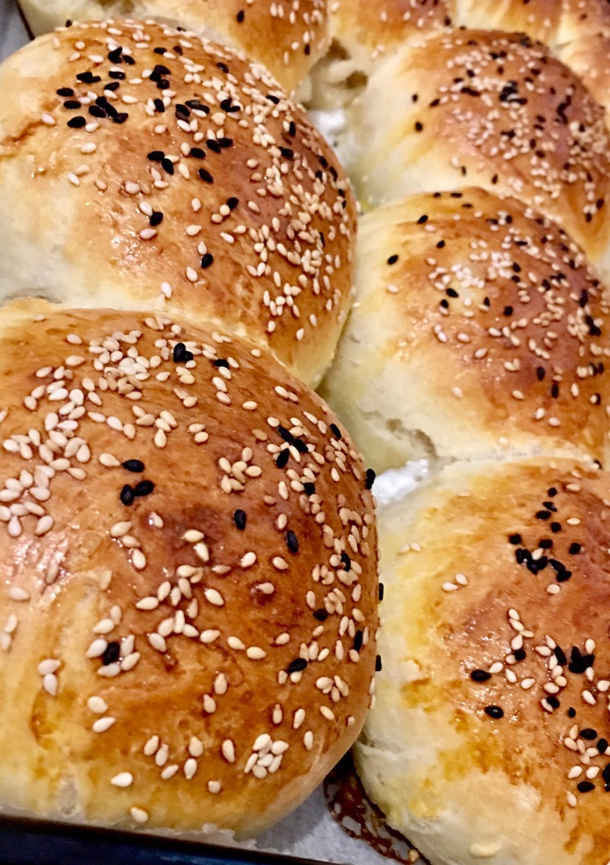 Una foto de Panecillos - rellenos de queso🍔🧀