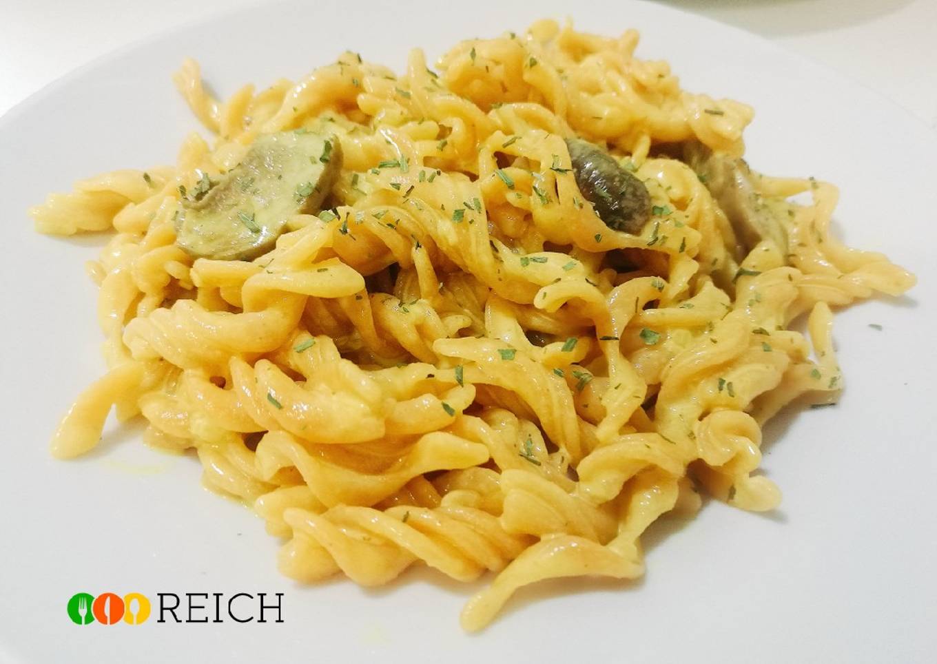 Espirales de lenteja con salsa de boletus