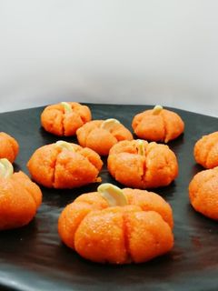 ரவா பம்ப்கின்ஸ் (Rava Laddu Pumkins Recipe in Tamil) செய்முறை முக்கிய புகைப்படம்