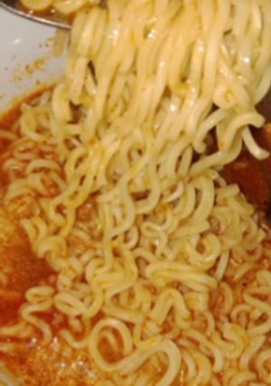 صورة لوصفة اندومي حار 🍝