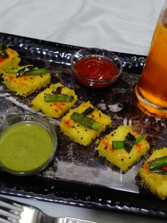 A picture of Rava Dhokla.