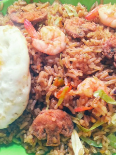 Foto resep Nasi Goreng Bumbu Rendang with Udang, Ceplok, & Jamur Crispy