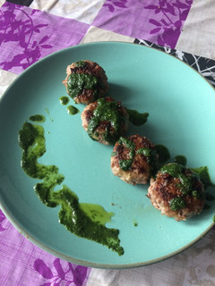 Una foto de Albóndigas al pesto